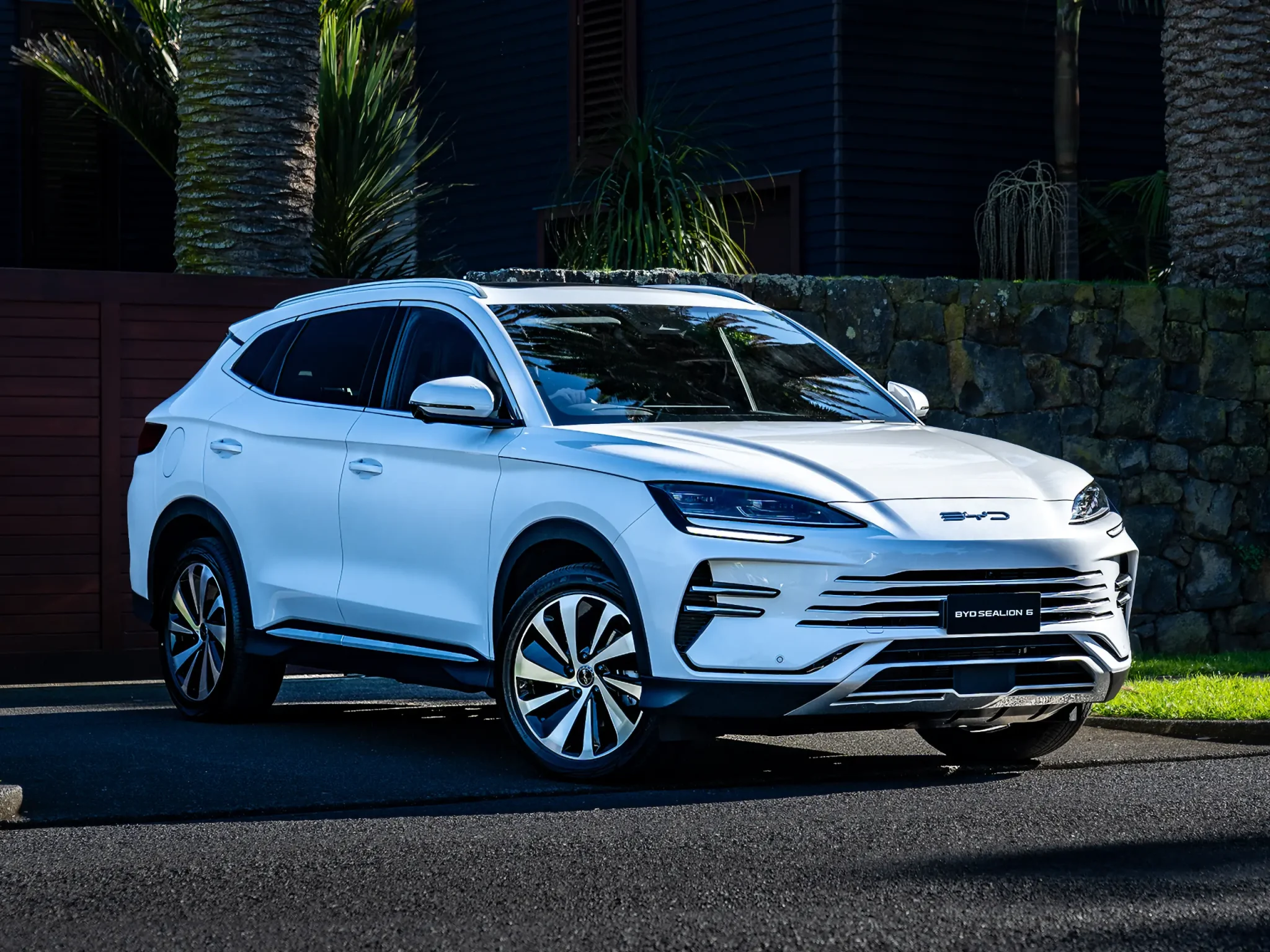 BYD Sealion 6 Gallery Image 1