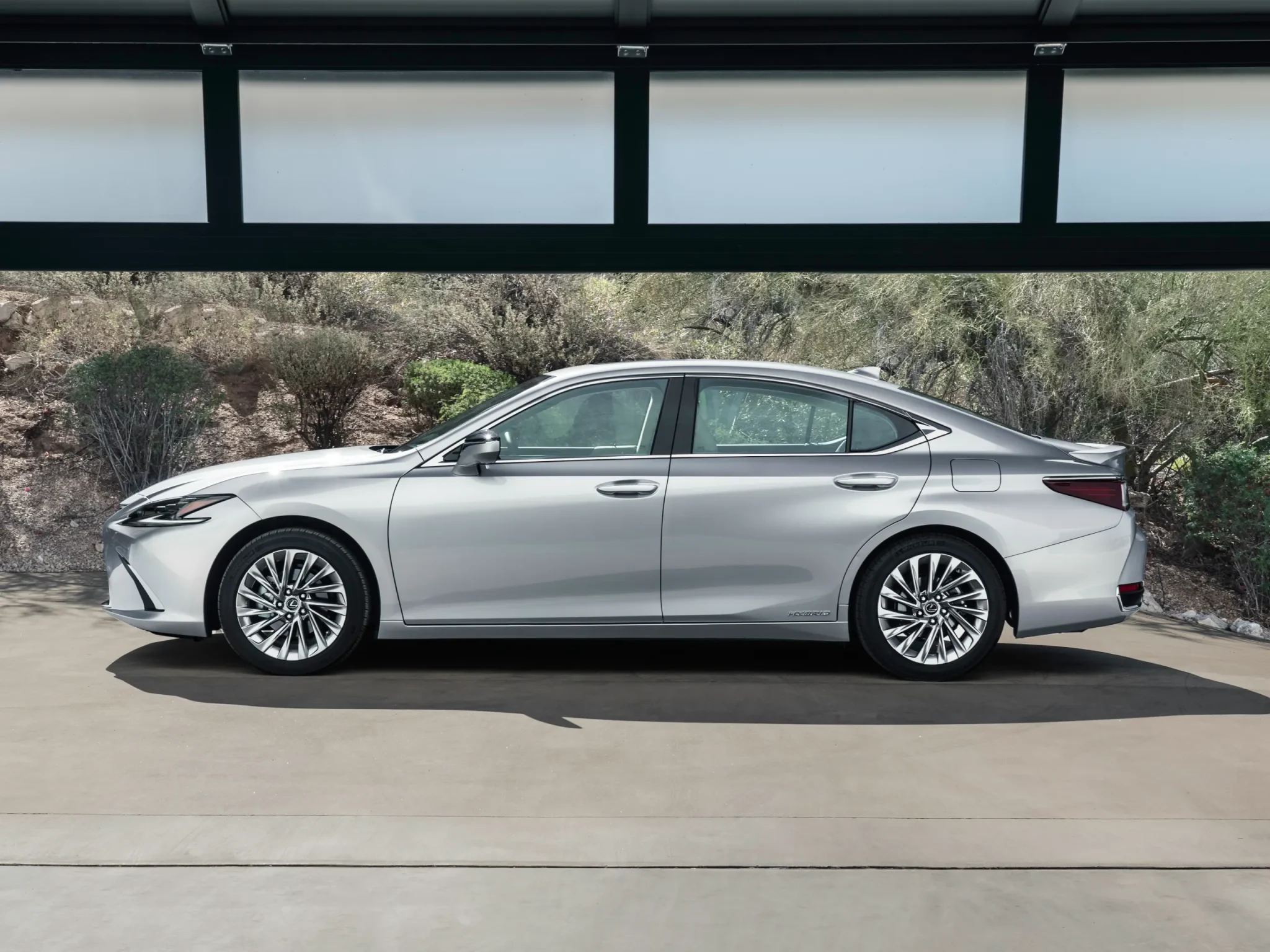 Lexus ES 300h Gallery Image 6