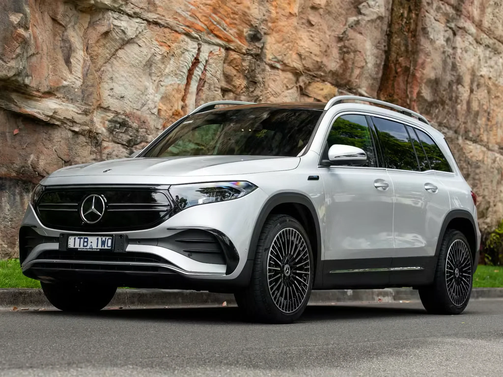 Mercedes EQB250+ Gallery Image 2