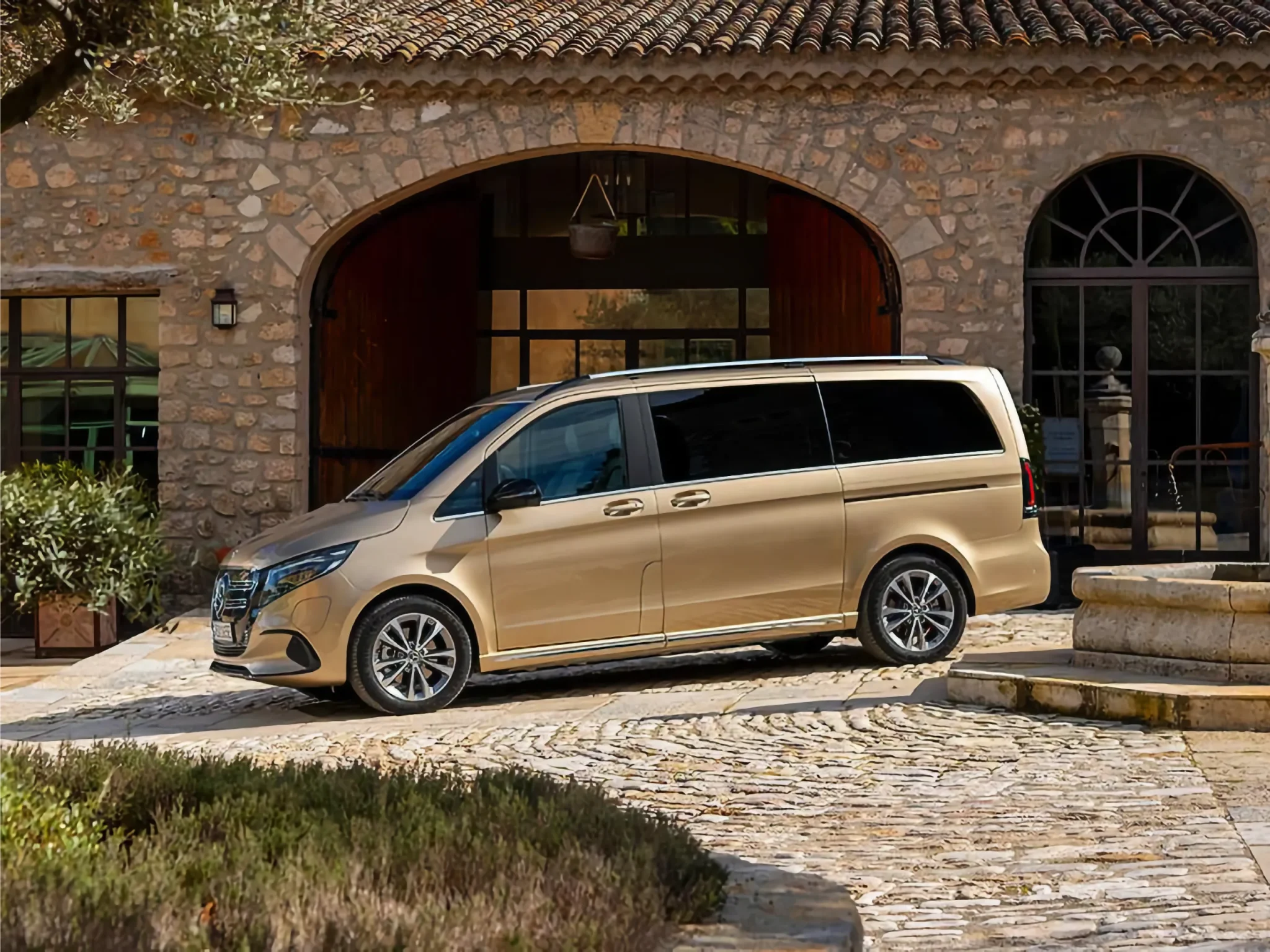 Mercedes EQV Gallery Image 2