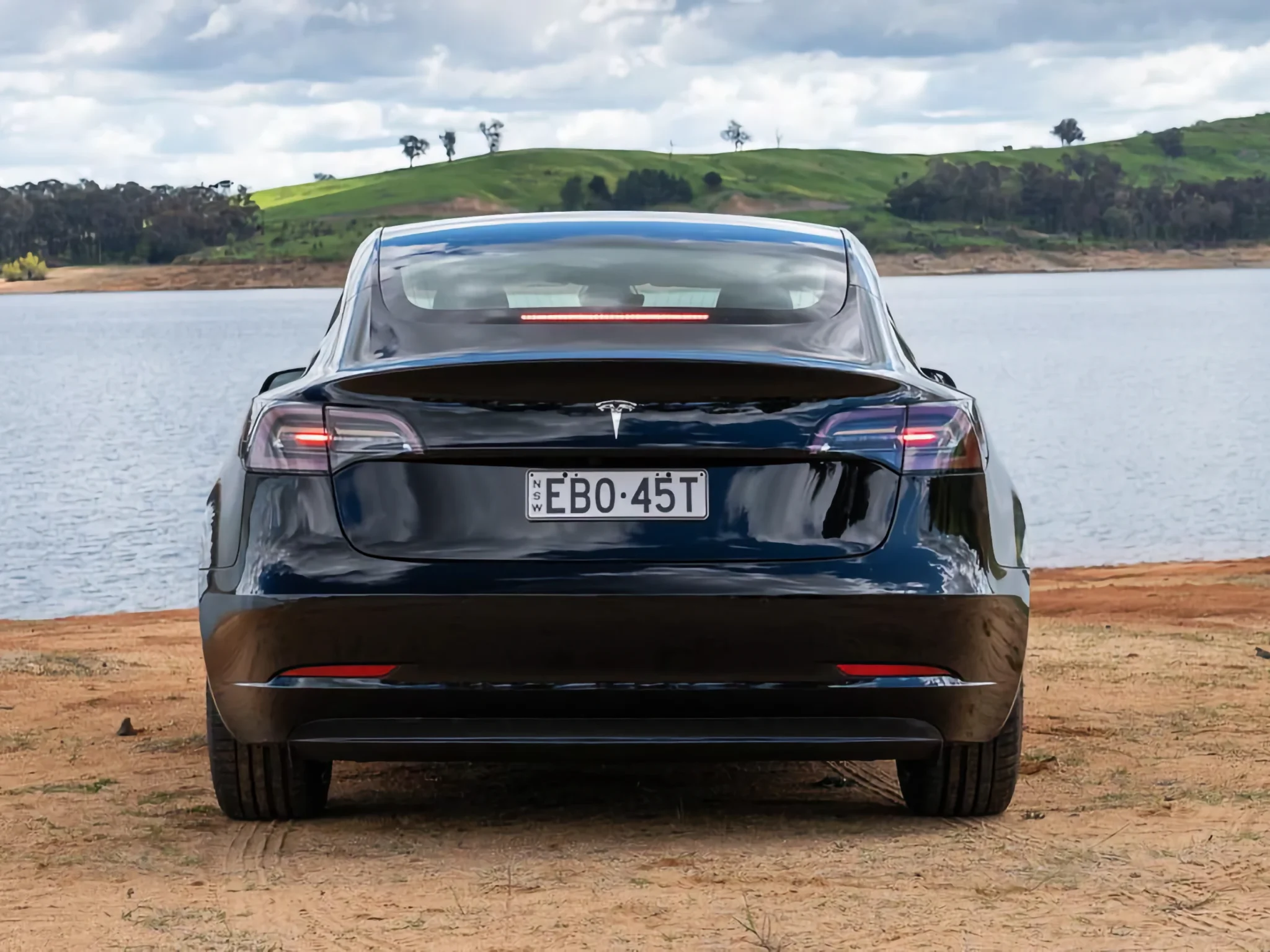 Tesla Model 3 Used Gallery Image 2